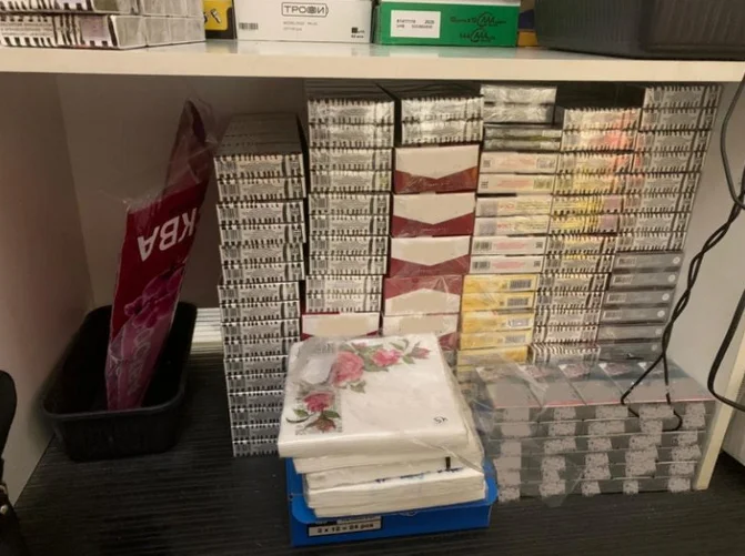 В Тверской области арестован владелец торговых павильонов по подозрению в продаже контрафактного табака и алкоголя