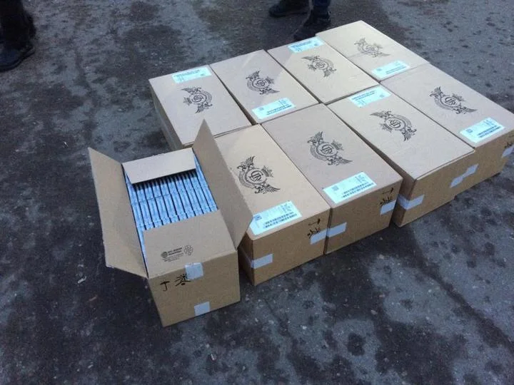 В Псковской области задержан легковой автомобиль с партией нелегальных сигарет на сумму 1,6 миллиона рублей